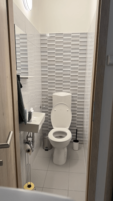 Külön mellékhelység