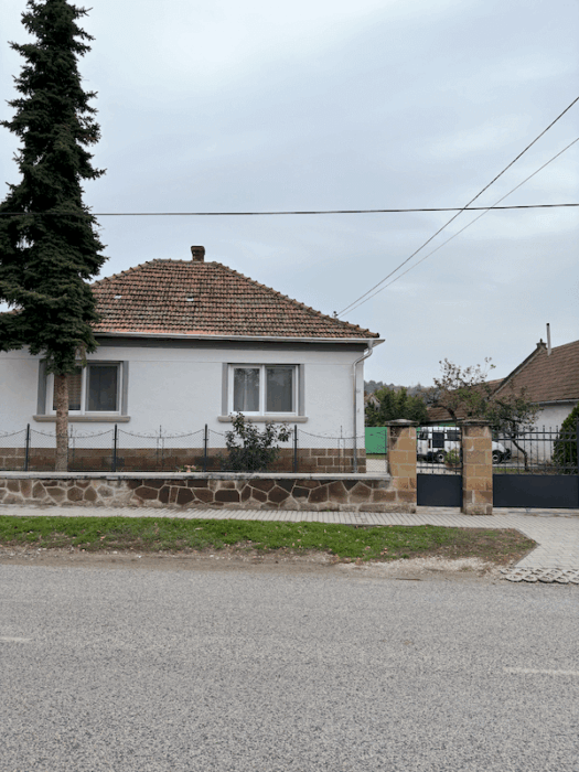 A Tőzike Vendégház kívülről